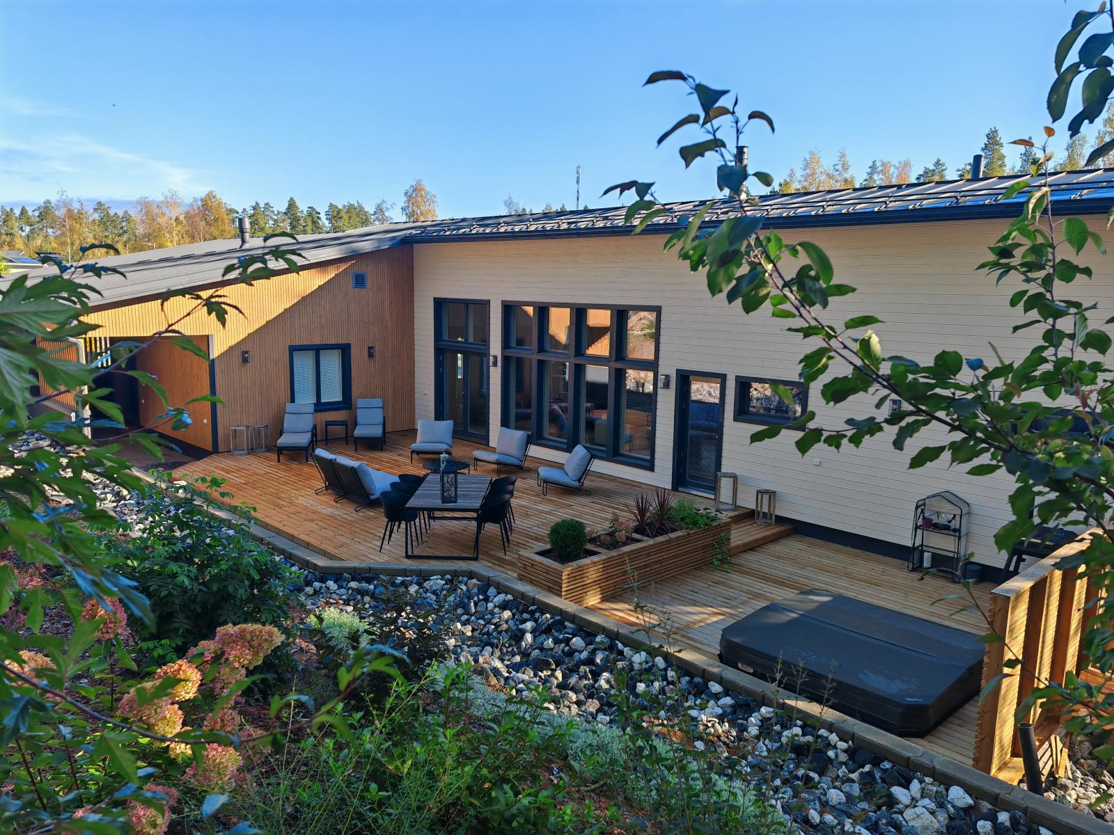 Valmis terassi ja piha